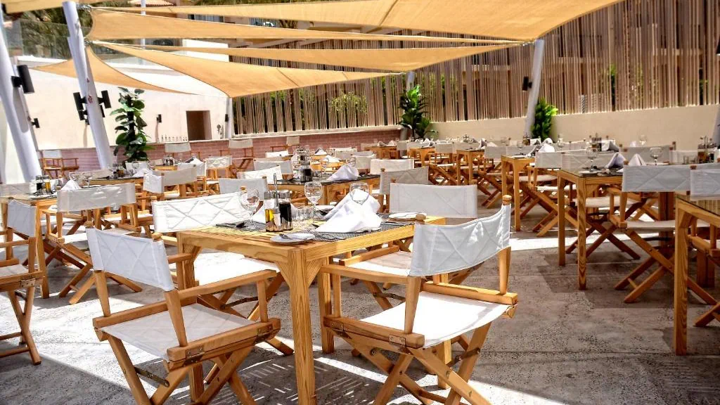 الفندق بيراميزا بيتش ريزورت - سهل حشيش